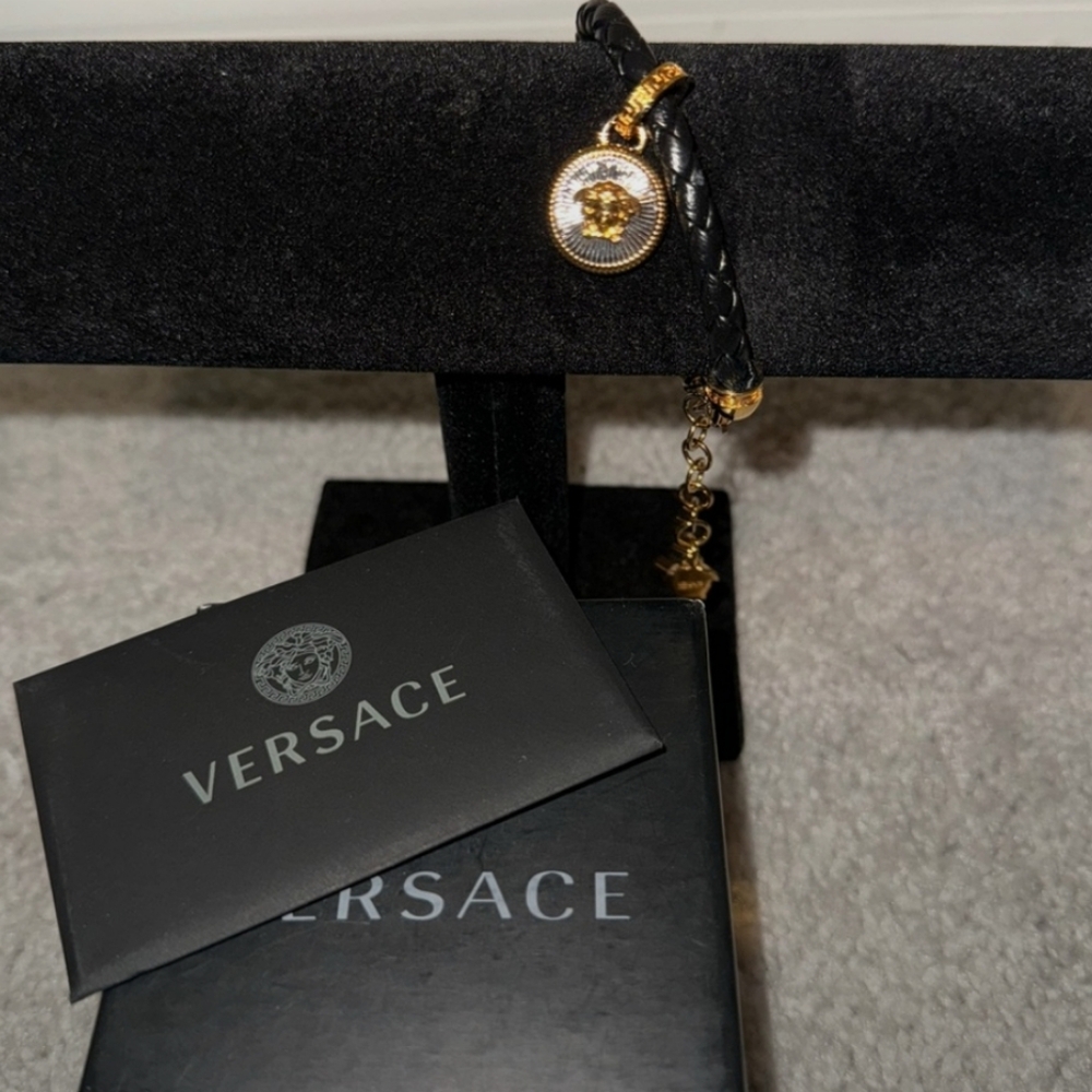 Versace La Medusa Braided Leather Bracelet/ Brand new/ Gorgeous 😍